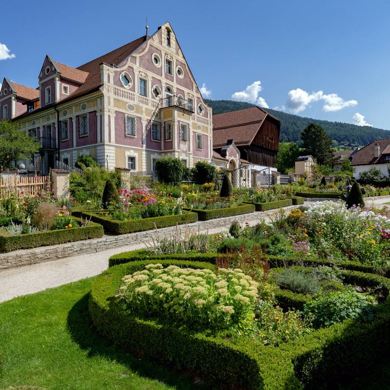 Historical building with garden | © Hermann Maria Gasser